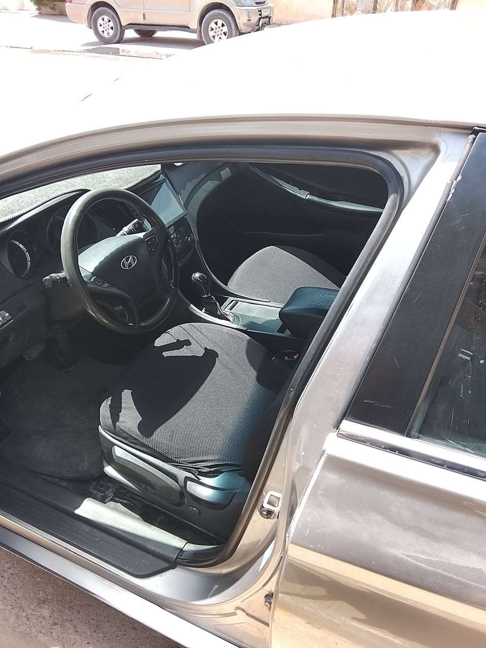 السلام عليكم سوناتا للبيع موديل 12 وارد كوري كفاله ضربه من القصه   كفاله من الصبغ العام رقم بصره سنويه 28 جاهزه مكينه وقير وحداده تخم تاير الاتصال على الرقم *********** السعر 98
