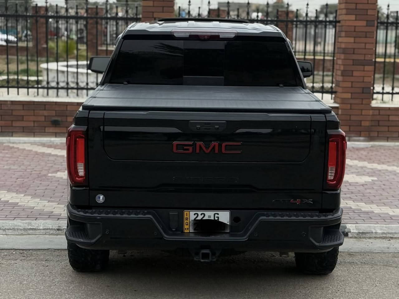 السلام عليكم
للبيع GMC SIERRA AT4X موديل 23 مكينه 8 سلندر  فول الفول مواصفات رقم اربيل حادثهة بنيد مبدل نفس الون وجاملغ صبغ بدون دواخل مكفولات ايرباك ستيرن فقط المواصفات كشنات تبريد تدفئه فتحه كشن خزن 6 كامرات محيطيه فتحه سقف داخل كنتاره كشنات جلد + مساج مري شفط رادارات اماميه وخلفيه وجانبيه قاصه ستيرن هيتر داتا شو عارضه انضمه قياده متعدده سماعات بلاتوث + شاحن بالبدي بصمه ترحيم مري قلاب وشفط اوتو هولد تحديد مسار سياقه اليه السياره حيل جديده وجاهزة من كل شي للاستفسار ***********. مكانهة كربلاء،
