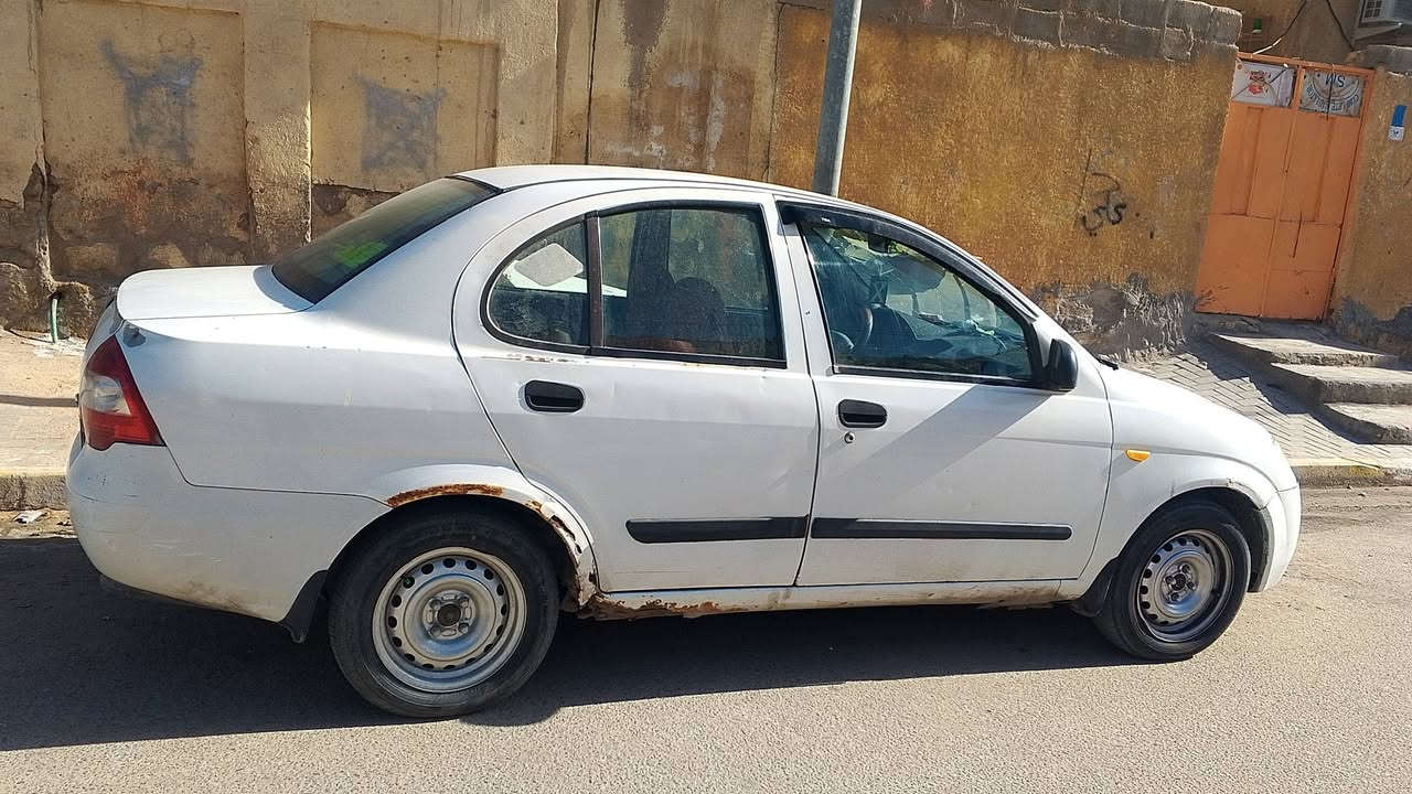 سلام عليكم سياره طيبه مديل 15 سنويه 28السياره خير من الله تبريد تتفاا كله كامل تخم تاير ويلات 14جديد بيهه ضربه خفيفه  جاملغ الكدام بصفحت السايق غرفه جديده الباقي شوف العين الرقم بصره بكاني بصره الحيانيه ***********
