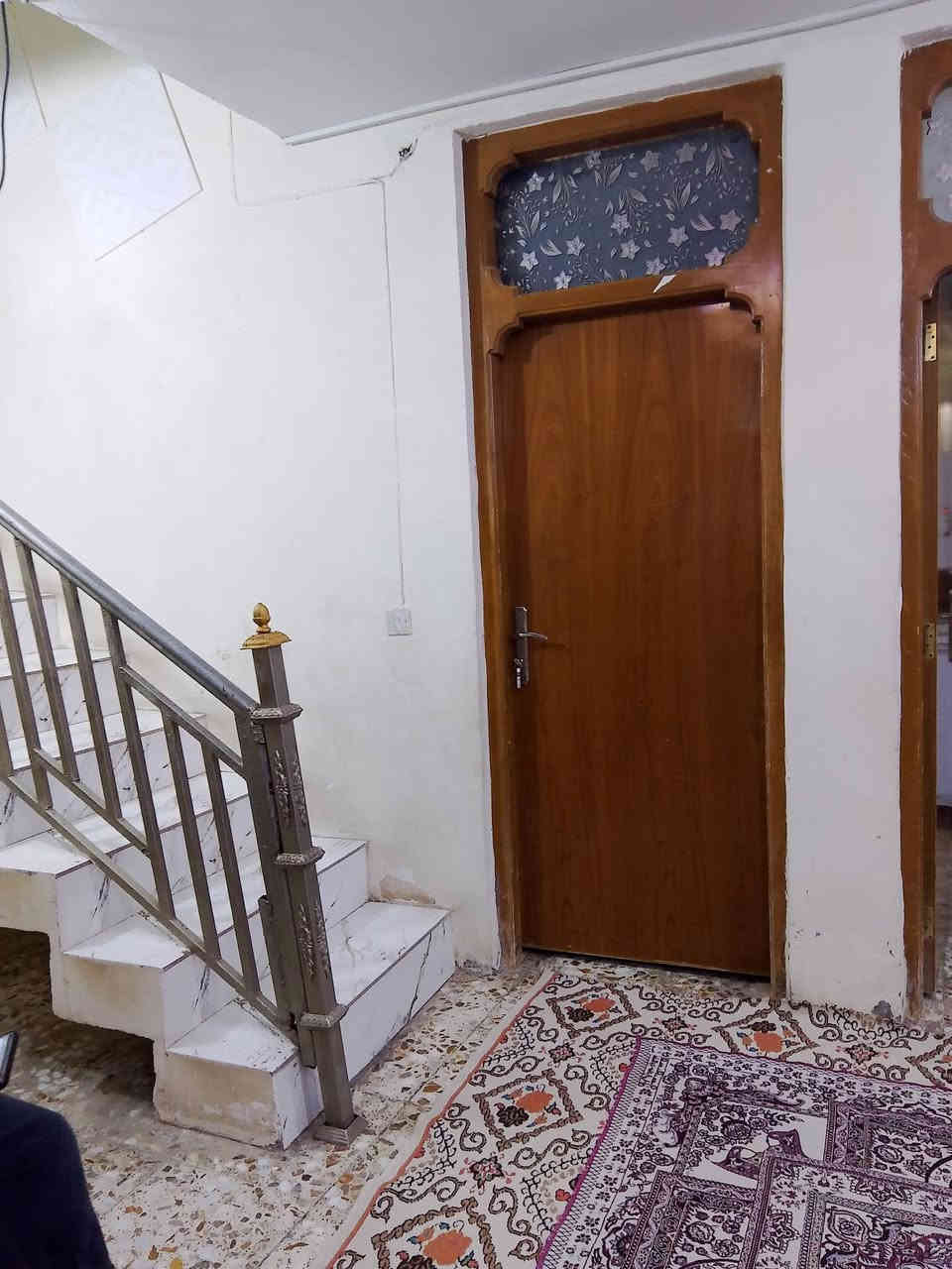 دار للبيع طابو صرف المساحة 200م شارع 80 قرب دائرة الموارد المائية يبعد عن الشارع مية السعر 147 وبي مجال بسيط للاستفسار الاتصال ع الرقم ***********
