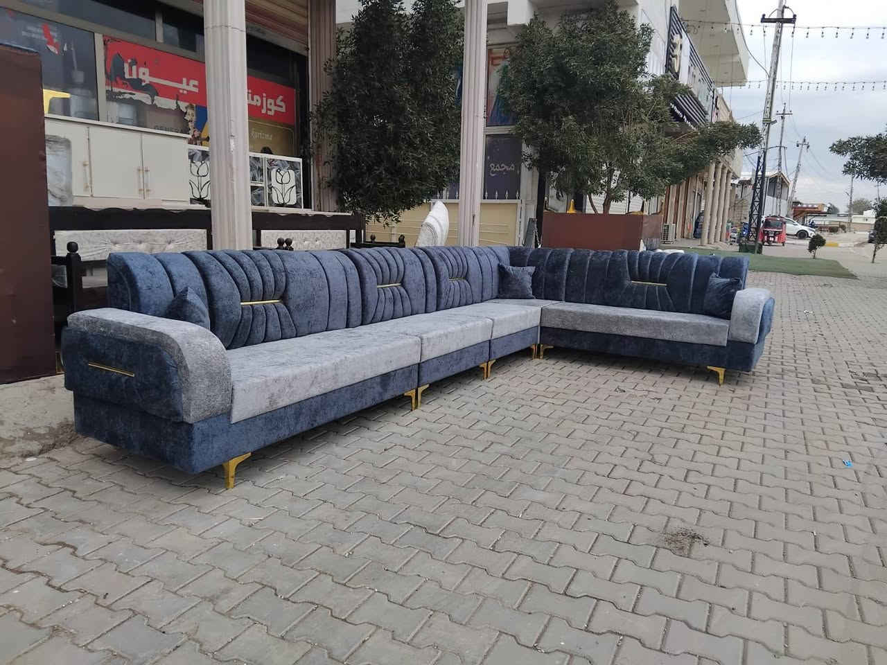 معرض ومزاد تبارك الرحمن 
السلام عليكم 
وجبه ديوان مودرن ١١ مقاعد و ٢٢ مقاعد جديد حطاطه سعر مناسب مكان بعقوبه شارع تحرير بهرز مجاور قاعات بيانو مقابيل مستشفى الحياه استفسار *********** يوجد خدمه توصيل
