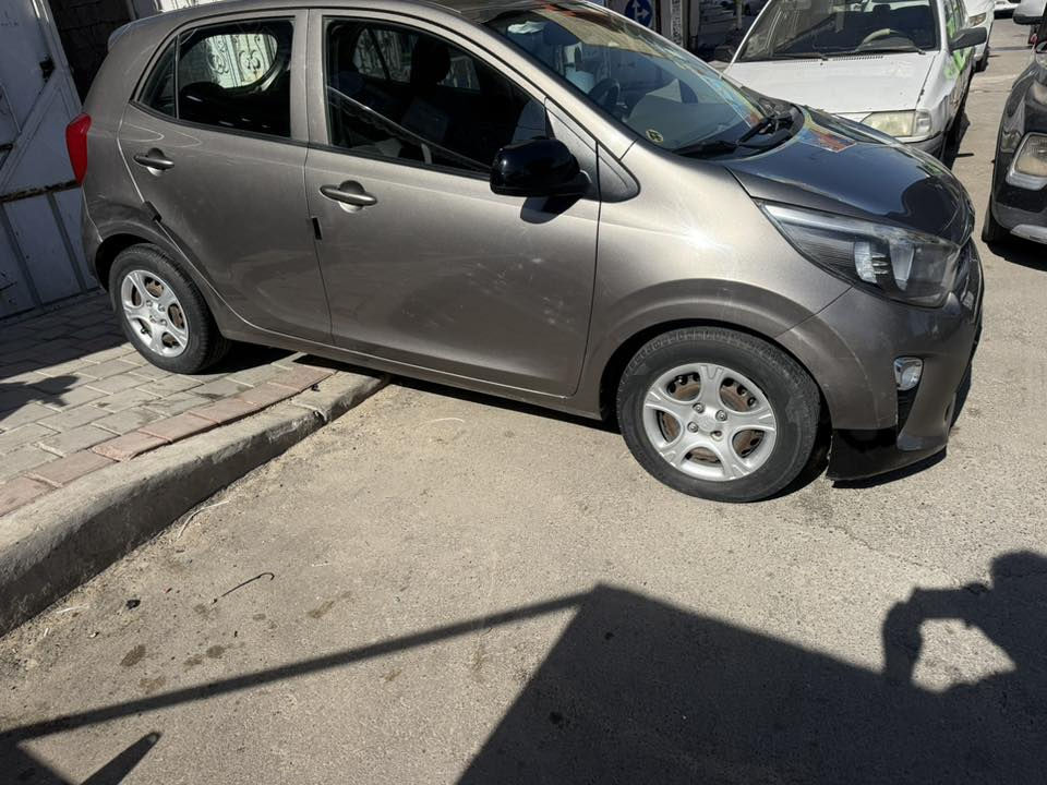 سلام عليكم سياره بيكانتو موديل 2018 سياره ماشيه 52.000 تحكم استيرن 4 اوتماتيك جام كامره (سياره باسمنا) صبغ مابيها بارد مابيها 4 اسلندر 
عنوان بغداد شارع فلسطين  
السعر : 98
للاستفسار: ***********
