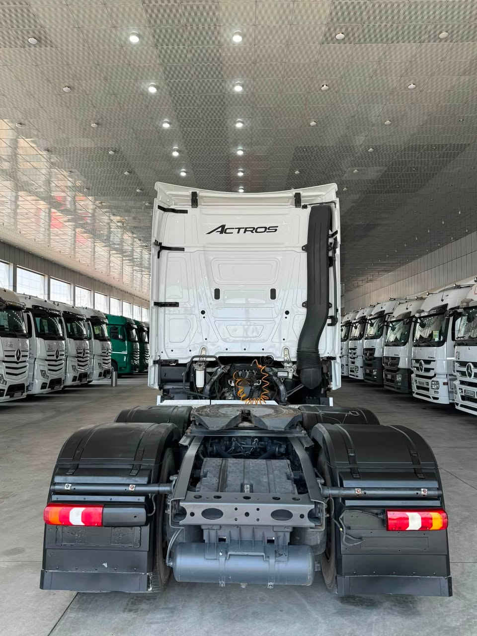 Actros 2018فول مواصفات 
سنكل بلادى و ثابت 
سقف ليزر.دبل منامى.سلاجه .٣تلقه هاف.تاخم بلاجكتور.دبل هورن.كاسعه.سبايدر.بدون ريتايدر
سيارة جاهز و كلشي بشرط فعص 
للاستفسار و سعر:***********واتساب
