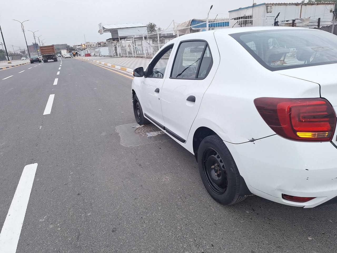 السلام عليكم
من رخصة الادمن المحترم رينو سيمبول ٢٠١٩ رقم بغداد بأسمي مكفولة من الصبغ بيه بارد بالباب ورصعات كير و محرك مكفولات تخم تاير باتري جديد السعر ٨٠ وبيه مجال 
*********** مكان البلديات
