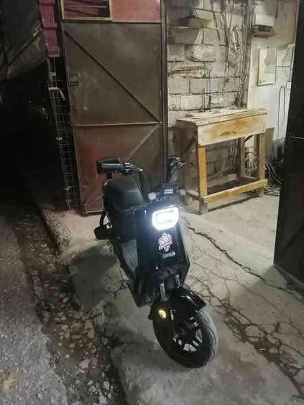 السلام عليكم للبيع ماطور شحن للبيع عدد البطاريات 5 يعوزو بطاريات والباقي كلو شرط شغال السعر 110 العنوان موصل حي المنصور *********** /***********
