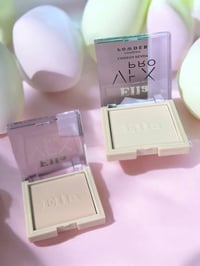 بودرة مضغوطة • إيلا • تغطية طبيعية