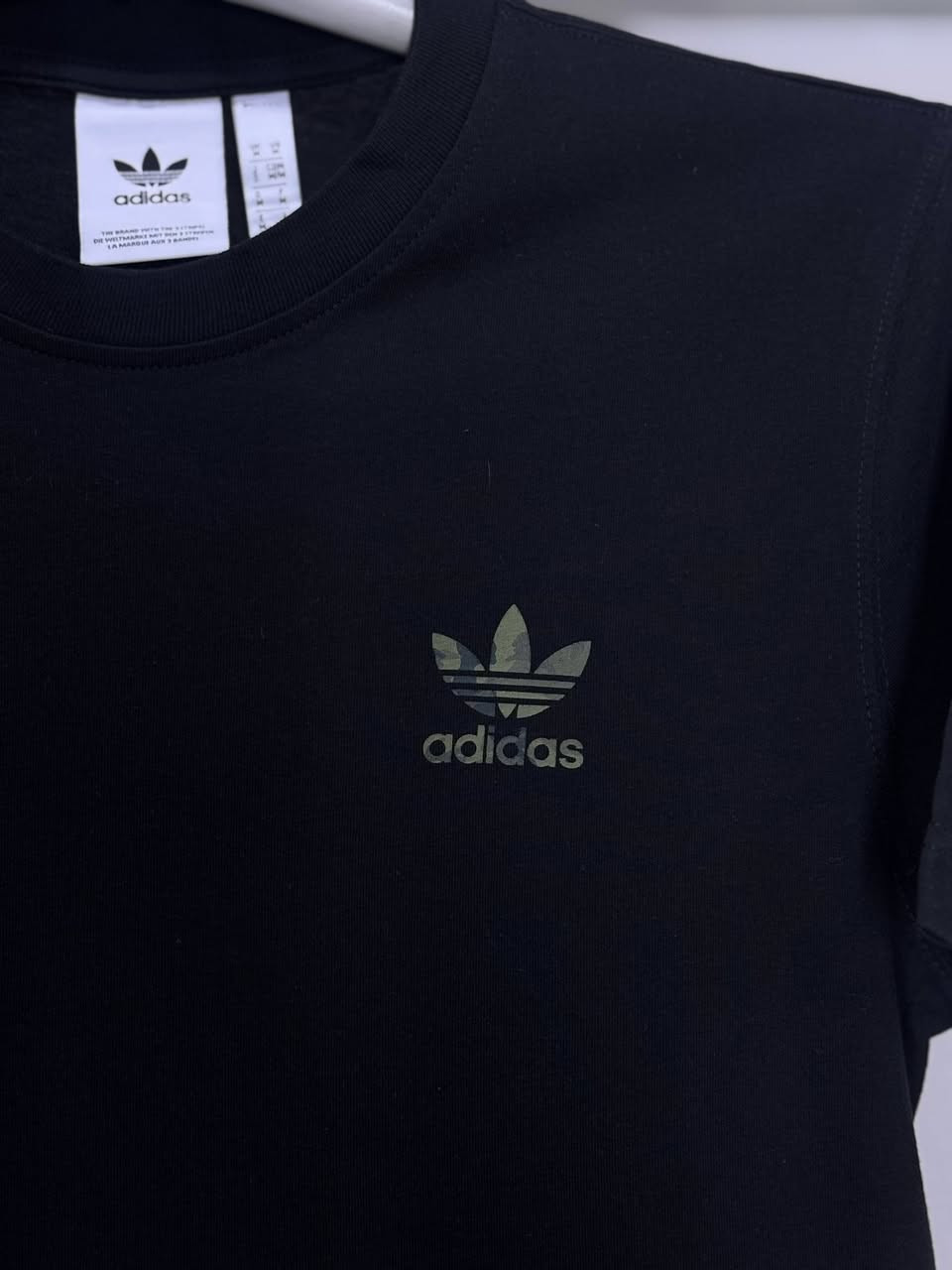 تشيرت (اديداس  )سوبر كريم  
القياس  M لون اسود فحم
النظافه 💯/💯  

يوجد توصيل 🚚 (بغداد -محافظات )
☎️رقم الهاتف :***********

للحجز -دايركت
