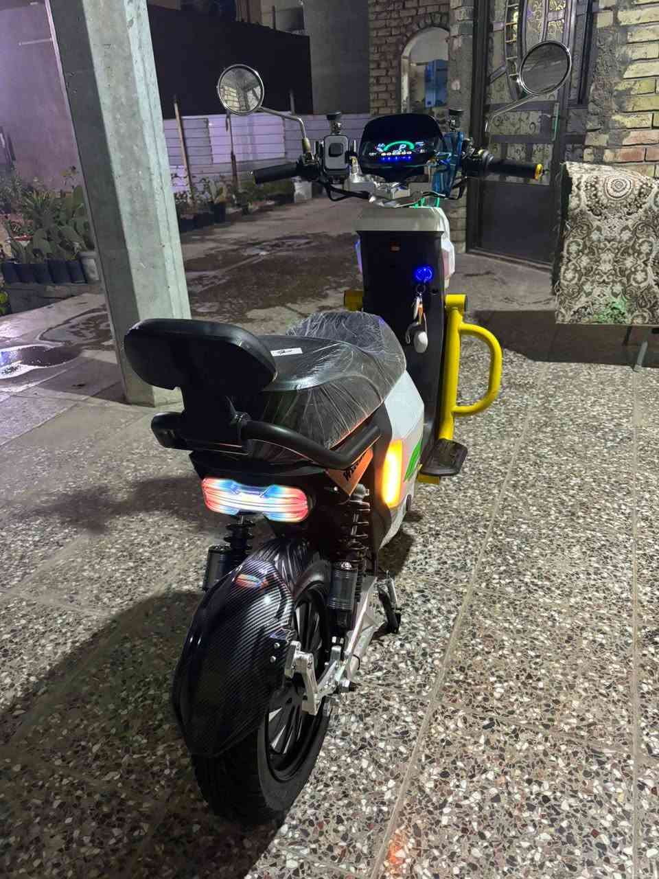 سلام عليكم دراجة شحن جديدة موديل 2026شهر 1دبل بطارية مكان بغداد الكمالية السعر 650وبهة مجال حك الجية ***********
