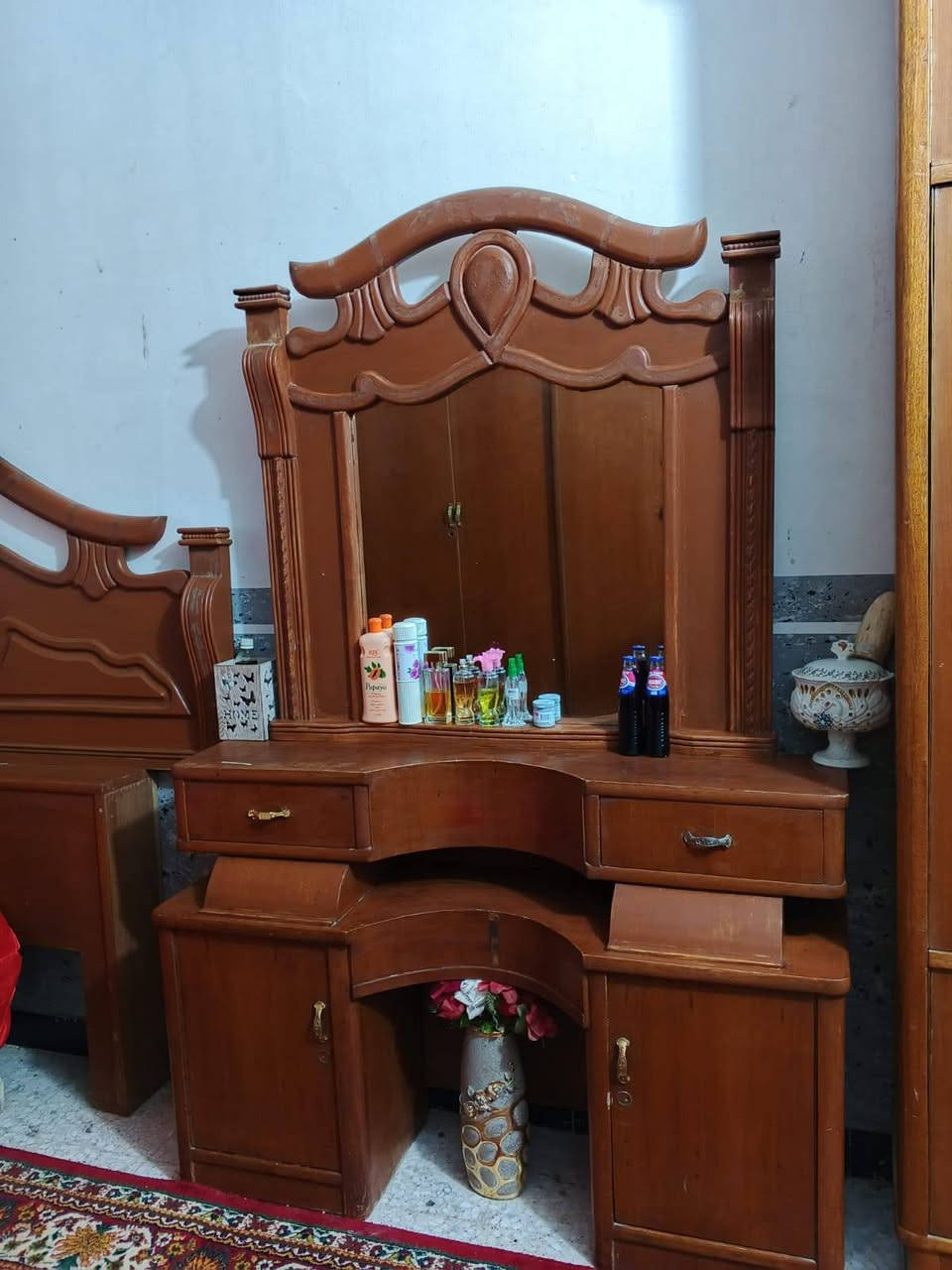 غرفة تسگام خشب اصلي الكنتور 6بيبان ميز تواليت وجرباية وتاج مع زاوية الغرفة  كل خلل مابيها بيع مستعجل الغرفة عايزها بس صبغ السعر 400


**إذا كنت صاحب هذا الإعلان وتريد حذفه لأي سبب، رجاءا أرسل رسالة إلى الدعم الفني**