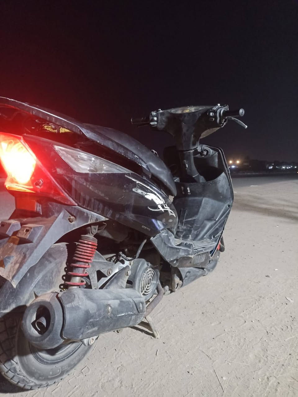السلام عليكم دراجه ثعلب للبيع دراجه نكره سلف وهندر مكينه ناعمه خرسه كهربائيات كلهة شلعه ومعدل دبلات شغاله كفرات كلهة ختم واحد 
مكاني الغزالية سعر 325 اوبيهة مجال رقم ***********
