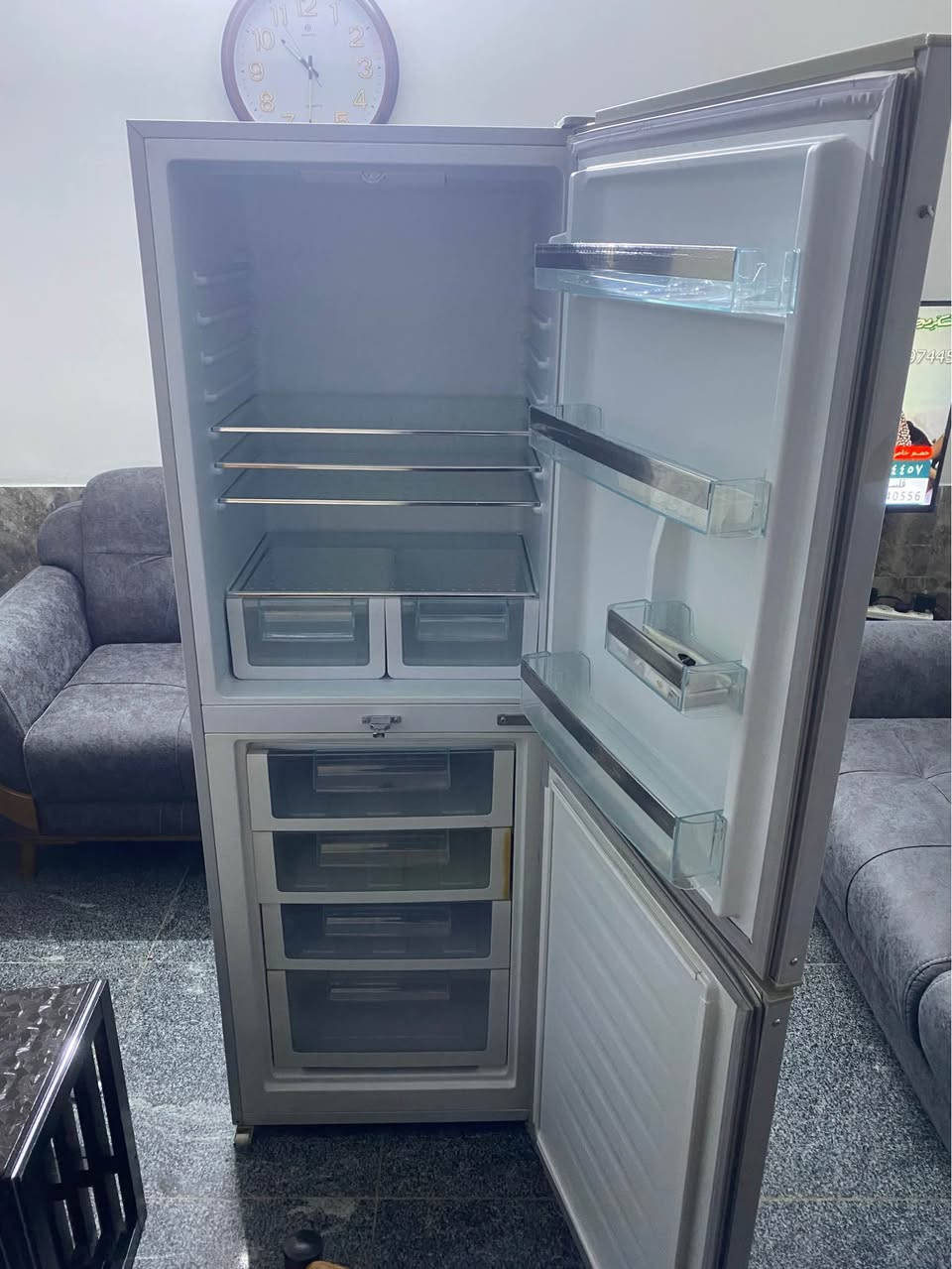 ثلاجة ومجمدة مستعملة ايام قليلة 
تبريدها وتجميدها فول
اشتريتها 600 مستخدمة شي قليل جدا
عارضها ب 450 وبيها مجال بسيط مكاني بغداد حي الجامعة بغداد, العراق


**إذا كنت صاحب هذا الإعلان وتريد حذفه لأي سبب، رجاءا أرسل رسالة إلى الدعم الفني**