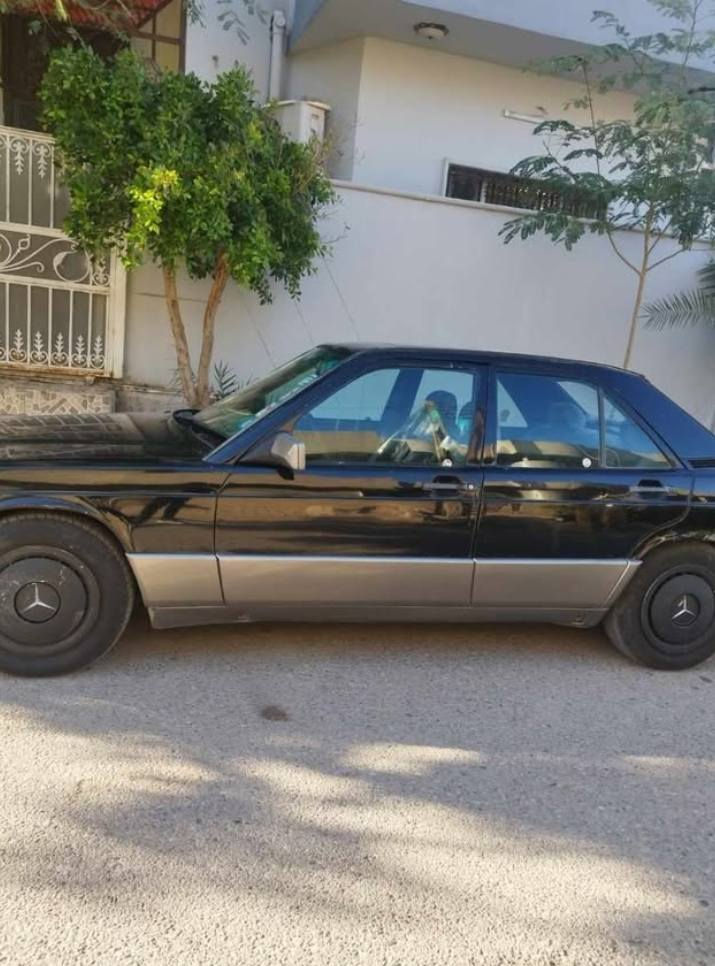 السلام عليكم
190 E مارسدس طيارين
موديل 91 سنوية ب 28 ينتهي و ويا كبون بانزين
مكينة ونجي و كير اوتماتيك 
 مكينة و  كير شرط
 سيارة صبغ عام جمالية
بس جاملغ امامي ضربة شي بسيط
 ما بيها لا شاصي و لا خياس 
قاعدة دبلات سليمة و تايرت 4 جدد و حدادية جديدة
و شرط تبريد و تدفئة 
و سقف سلايد و تحكم كشن كهربائي وقفل مركزي
السعر 50 مجال بسيط
مكانها كركوك طريق بغداد 
للاتصال ***********
