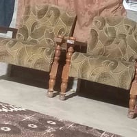 للبيع • كرسي