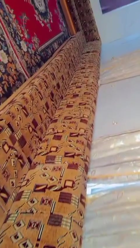 للبيع ديوان تسكام  لا كسر ولا شگ بس اليدات تعبانات مالاته طوله ٢٢متر  المكان طريق الحمزه شوملي قريه الزبار ع الشارع العالم  ‏‪077 2123 0104‬‏
