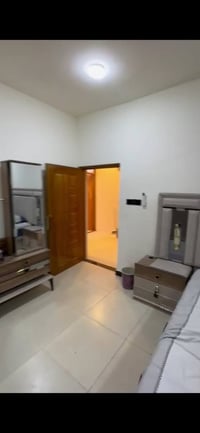 بيت للبيع مساحة ١٢٠متر واجهة ٦يحتوي علىَ ثلاث غرف نوم وصالة ومطبخ وخدم...