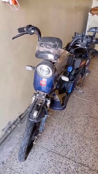 سعره ٧٠الف بطارياته تعبانه رقم هاتف ٠٧٨٩٠٨٠٨٧٠١