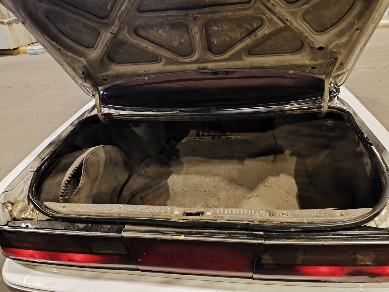 سلام عليكم شيزر لبيع مكينه وكير وحداده وكهرباء شرط السياره جاهزه مال جناي السياره احله من الصوره مكفوله من الكص ونغل والعيب الشرعي كله رقم ذي قار سنويه 29رعيه جاري شرط التحويل مشروع وطني مكان ذي قار حي اريدو السعر 42وبيه مجال بصيط انتصال على الرقم أو بيه وتساب ***********وبل خدمه
