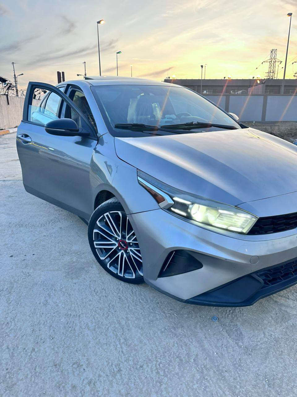 للبيع او المراوس 2022  فورتي GT 
النسخه الرياضيه 
مكينه 1600 توربو  ✈️✈️
كير عادي ٦ نمر 
سياره فول مواصفات كلش 
سياره حره و راعيها يريد تحويل 

فتحه سلايد 
كشنات مختمات GT
لايت زنون عدسه
تبريد قطعتين ثلج 
شاشه كبيره 
قياده ذاتيه
تحديد مسار
نقاط عمياء 
رادارات
كامره دواره 
دخول ذكي 
اناره ترحيب 
تشغيل بصمه 
هيتر كشن
سستم كزوز رياضي نغمتها تخبل 
 وبعد بيها هواي 

سياره حادثها جداً سطحي فقط البنيد مصبوغ ومبدل
لا شواصي لا لغود لا راديترات كلها كفاله 
وبيها رصعه بل جاملغ فقط 
***********
السعر ١٢٦ 
مكاني ابو الخصيب مدينه الاندلس البصرة, العراق
