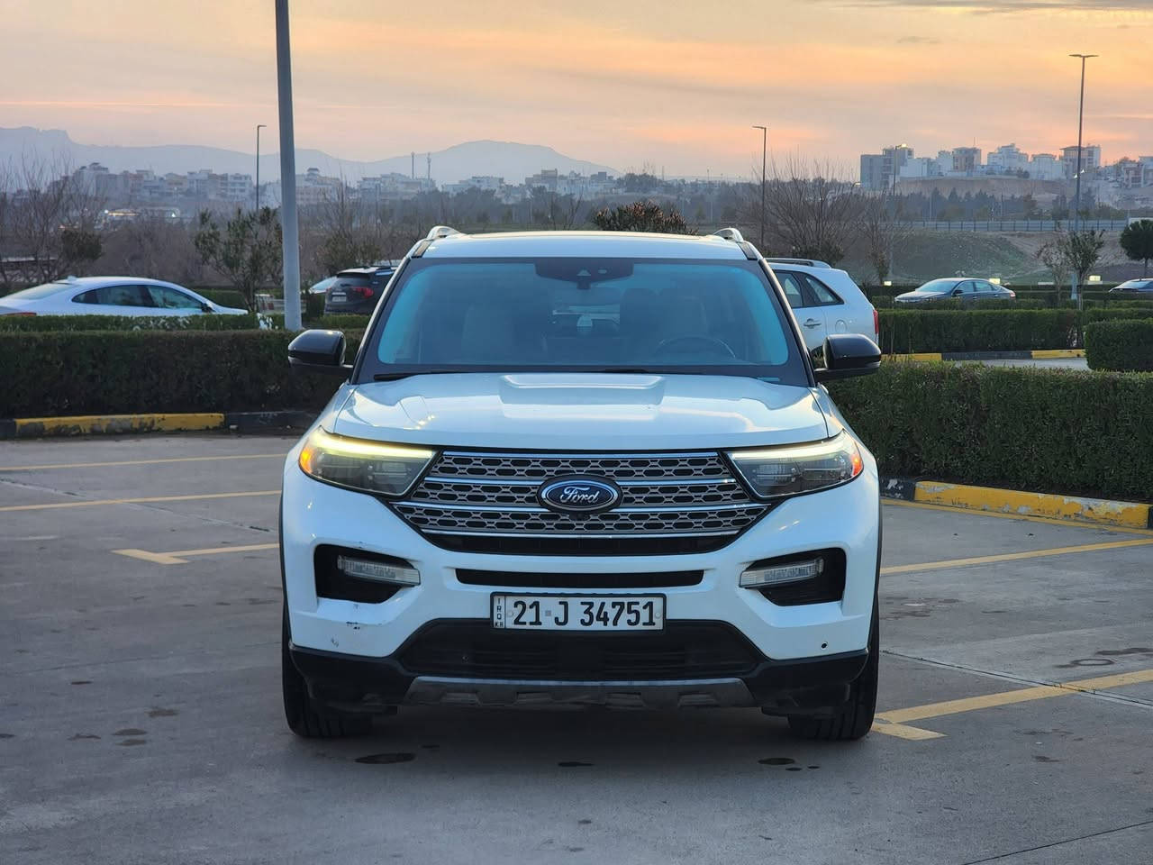 Ford explorer 2021 Limited
بەس فرۆشتن بێ گۆڕینەوە 
فول فول مواسەفات
5 کامێرا (360پلە) 
کامل رادار و حاسە
کوشن سارد و گەرم
كوشن غه سن
سوکان هیتەر
تەبرید مەرکەزی
پانۆراما 
ئۆتۆ ستارت ستۆپ
5 مۆدی لێخوڕین 
ئاوێنە کارەبا 
سێ ڕیز کوشن (VIP)
کوشن کارەبای 
خەتی جادە و سوکان ڤۆلیۆم 
مەکینە 2.3 تۆربۆ 4 پستۆن 
2 پەڵە بۆیاخی هەیە 
هەموو ئێرباگیەکانی تەقیوە 
 96.000کم ڕۆیشتووە 
شوێن سلێمانی 
 نرخ 230 کەمێک معامەلە 
  ***********
