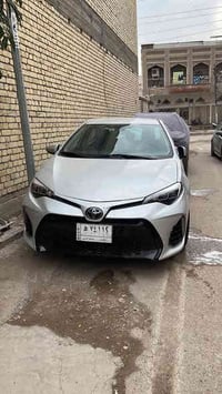 كورلا موديل 2018 دخول2020 se رقم بغداد اللون سلفر فاتح سياره جديد كامل...