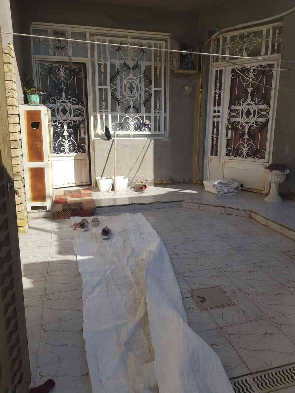 بيت للبيع في الحي العسكري قرب سيد أحمد والساحات نظيف مساحة ١٥٠ متر
للاستفسار الاتصال على
***********
***********
