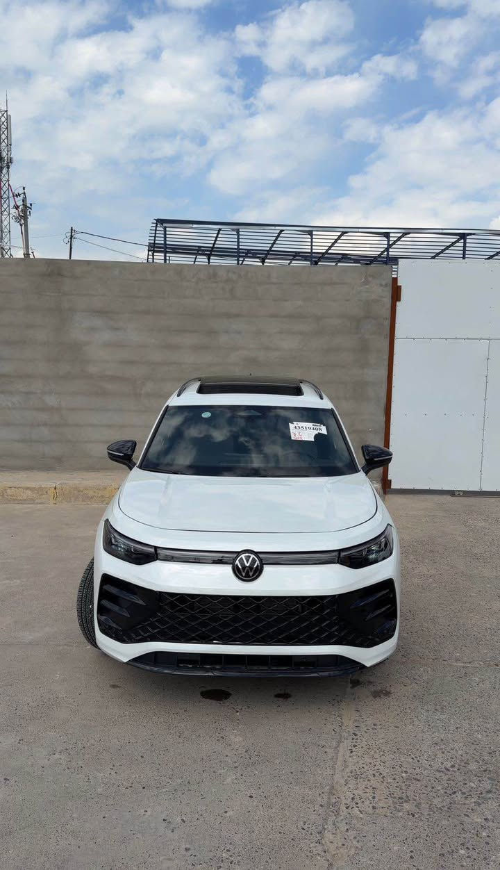 2025 VOLKSWAGEN TIGUAN
مواسەفات : se r line black
سیارە تاکە لە جوانی
٢٠٠٠ مایل رۆیشتوە
بێ بۆیاغە 
*********** أربيل, العراق
