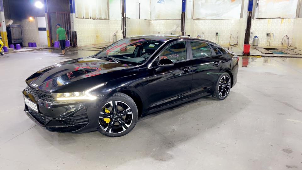 السلام عليكم
K5 جيتي لاين 

موديل 2024 

مواصفات GT LlNE

1-بصمه

2-شحن هاتف لاسلكي 

3- قياده ذاتيه ؏ الخطوط السريعه

4- هاند بريك بصمه 

6- مثبت سرعه 
7-نضام ABS

8- مانع انزلاق

9-حساس أطارات 
10-بك لايت ليد
12- كامره دواره

16-رادار جانبي وخلفي وامامي 

17-مراقبة النقطة العميا

18-رادار الخطوط البيضاء 

19-اشاير بالمري 

21-كشنات ختومات Gtline

22-‏ مقعد للسائق قابل للتعديل كهربائياً

حادثها بنيد مبدل  وباب عكس السايق خيفه ومرجعينها 
معوقين بصرة وكاله ثاني يوم 
 ***********
