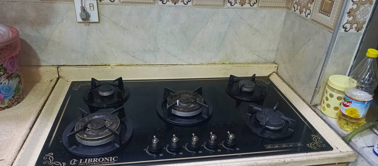 السلام عليكم
سبلت 1 طن  وطباخ منضدي بسعر مناسب 
حاليا السبلت يشتغل ومشدود 
البروده  مالته خير من الله 
***********  
حي الجامعه مجمع الرواد
