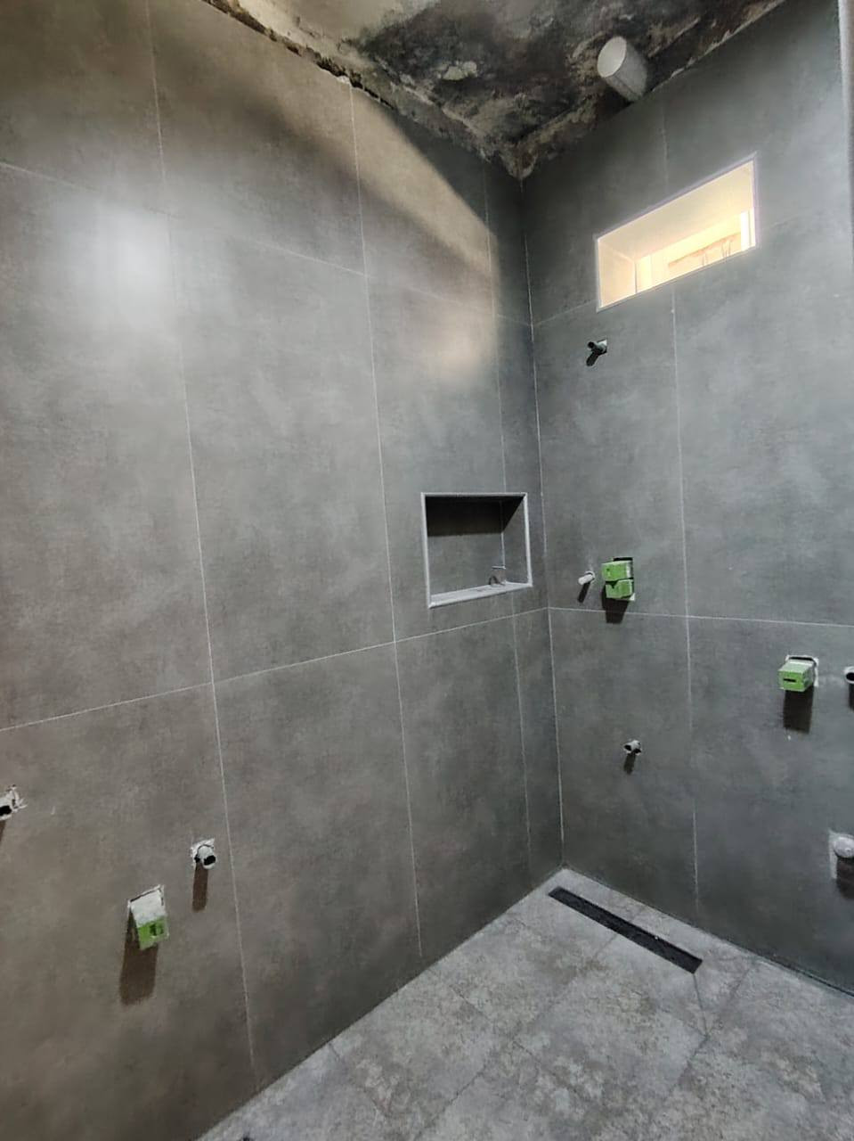 السلام عليكم خلفه سيراميك ارضي وجداري شغل مضبوط متفرغ حالين لعمل داخل البصره. ***********
