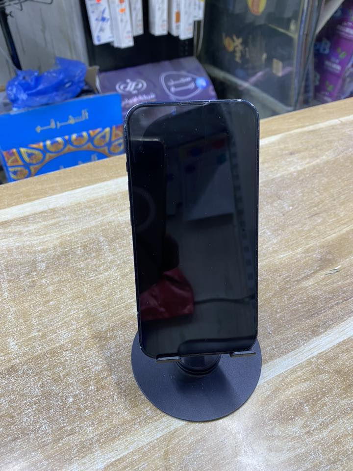 السلام عليكم
ايفون 13 عادي ذاكره 128 بطاريه مبدله 
وكذالك الشاشه مبدله وبيهه فطر بالشاشه بس ما مأثره ع اللمس والظهر وكع وتفلش عدا هذا كلشي بي شغال 
ونظيف كلش 250 وبي مجال قليل
الموقع بغداد كراده ساحة الأندلس 
للاستفسار ***********
