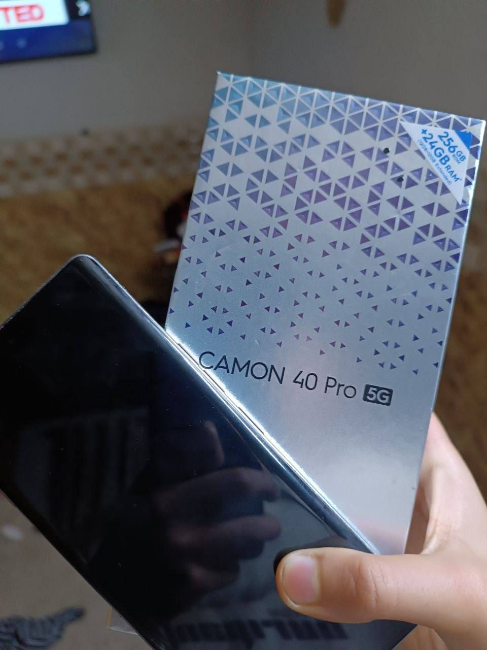 سلام عليكم 
تكنو كامون 40 برو 5g اخو جديد
بطارية 5200
رام 12+12 
ذاكره 256 
ببجي 90
ملحقاته كامل شاحنه +سماعه
اداءه في الالعاب فد شيء فريماته ثابته بل الالعاب 
مكاني بغداد الشعب 
رقمي *********** بي واتساب 
سعره 300 وبي مجال
