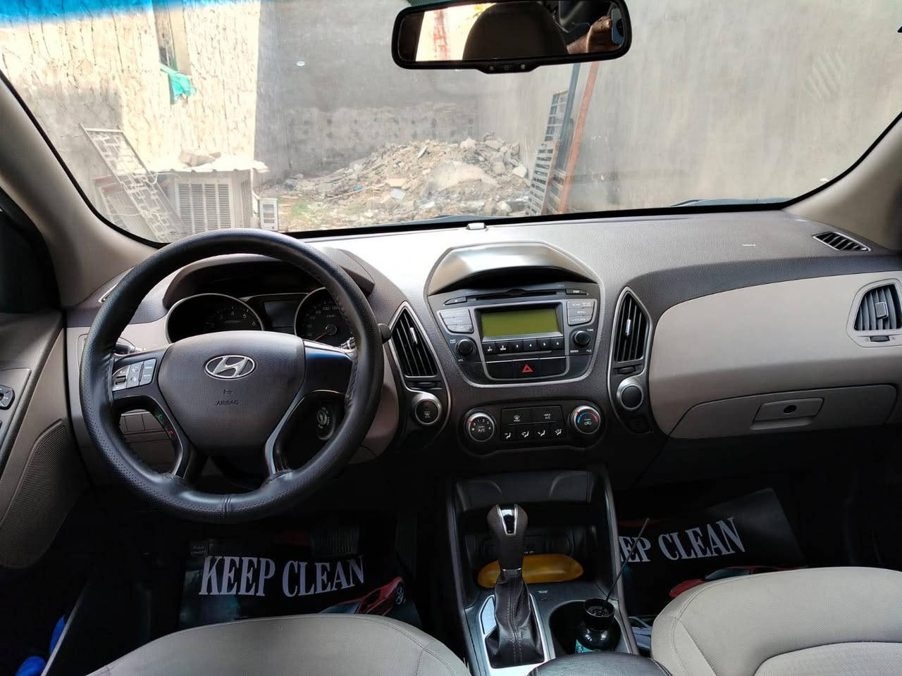 السلام عليكم 
توسان خليجيه للبيع. موديل 2014 شكل ل 15 فول عده البصمه بنورامه كشنات كهرباء قطعتين تبريد داخل لونين اشاير. بل المري بيه فقط صبغ بل الجاملغ الامامي اليمنه    والباقي مكفول العنوان بغداد البياع حي الرساله  

‭+٩٦٤ ٧٧٢ ٧٨٢ ٣٩٧٦‬ متوفر واتساب
