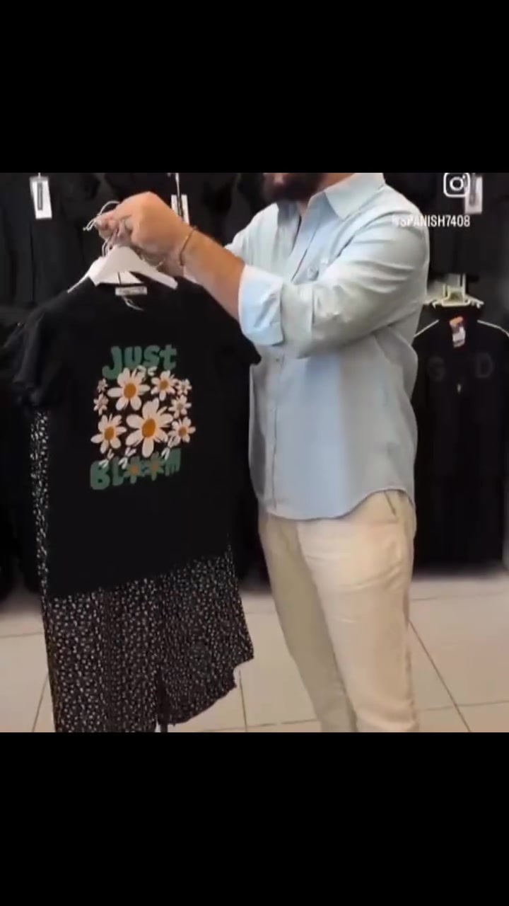 أسعد الله أوقاتكم بالخير والبركة زبائنا الكرام 😍😍😍 سوت  بناتي خامه فول👌👌👌 قياسات  من 5سنوات 9سنوات والسعر فقط 💥💥💥 7000 عنوان المحل 👈👈👈 راوه حي السلام مقابل جامع رياض الصالحين تتوفر لدينا خدمة توصيل داخل راوه 1000محافظات 5000 للطلب والاستفسار مراسله الصفحه واتساب *********** حياكم الله 🌹🌹🌹🌹

