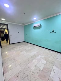 مربع ٤٠٠ • ١١٠م • غرفة وصالة