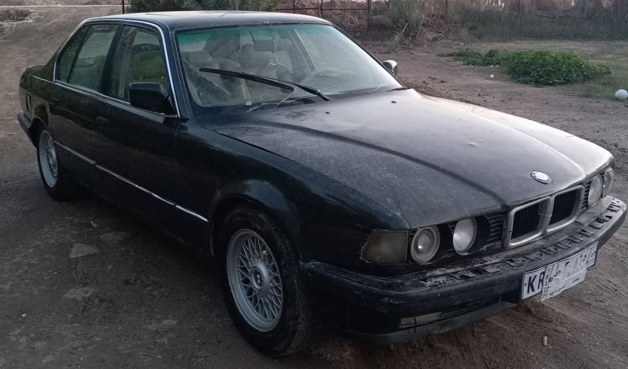 سلام عليكم 
بي ام 735 موديل 92 رقم بغداد بجم عريض كهربائيات شغاله تبريد شغال غرفه جديده صدر امامي خلفي جديد كير ومحرك 
 خير من الله تخم تاير جديد 
السعر 35 وبيهه مجال 
المكان بابل المسيب طريق ابو الجاسم 
الرقم ***********
