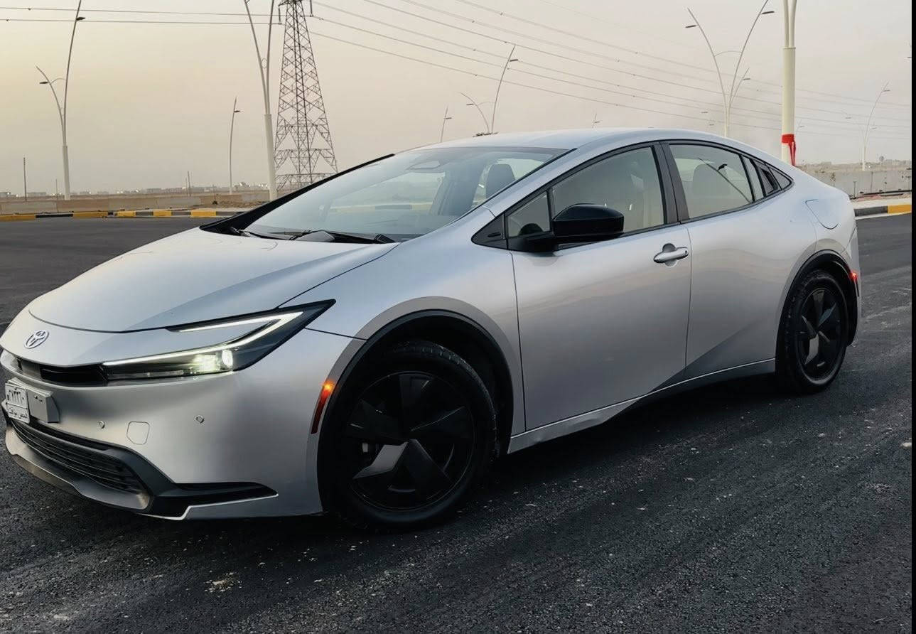 🚘 تويوتا بريوس 2023 – اللون سلفر الملكي
امراوس امراوس برف فور 

🚘
✨ بصمة تشغيل | بصمة أبواب | إشارات ترحيب | بصمة جنطة | محرك 2000cc | اقتصادية وصاروخ تصميم ✨

📍 الوصف العام:
تويوتا برايس 2023 تجمع بين الفخامة والأداء والقوة في تصميم واحد.
سيارة تلفت النظر من أول لحظة، مظهرها أنيق وصاروخي بنفس الوقت، واللون السلفر يزيدها هيبة ولمعان.
تجربة قيادة فريدة، هدوء المحرك ونعومة القيادة يخلوك تحس إنك راكب أعلى فئة من سيارات تويوتا.

⸻

⚙️ المواصفات الفنية:
 • المحرك: 2000cc قوي واقتصادي جداً بالبنزين — يعطي عزم سريع واستجابة ممتازة.
 • نظام التشغيل: تشغيل بصمة ذكية بدون مفتاح.
 • الأبواب: دخول بصمة أبواب — تفتح وتغلق تلقائياً عند اقترابك.
 • إشارات ترحيب ضوئية عند الفتح – لمسة فخمة وجو استقبال جميل.
 • بصمة جنطة (فرامل إلكترونية) – راحة وأمان أكثر أثناء التوقف.
 • ناقل حركة أوتوماتيكي ناعم جداً – نقلات سريعة وسلسة بدون أي اهتزاز.
 • مكيف تبريد قوي جداً – تبريد فوري ومناسب لأجواء العراق الحارة.
 • تصميم داخلي فاخر:
 • مقاعد مريحة بتفاصيل أنيقة
 • شاشة وسطية ذكية مع كاميرا خلفية واضحة جداً
 • تحكم كامل بالمقود
 • أنظمة أمان حديثة: وسائد هوائية – حساسات خلفية – نظام ثبات إلكتروني

⸻

🌟 الإيجابيات:

✔ تصميم عصري ورياضي يخليها مميزة عن باقي السيارات.
✔ اقتصادية جداً بالوقود رغم المحرك القوي.
✔ اللون السلفر يعطيها مظهر راقٍ وما يبين الأوساخ بسهولة.
✔ تويوتا = اعتمادية، متانة، وسهولة صيانة.
✔ سيارة تجمع بين الأناقة والعقلانية – تناسب الشباب والعائلة بنفس الوقت.

⸻

📞 للتواصل: ‎(‭٠ ٧٧١ ٦٥٧ ٠٩٣٧)

📍 الموقع: ‎(صلاح الدين– سامراء )

💬 لا تفوّت الفرصة! سيارة نظيفة جداً ومواصفاتها تخبل، الجاد يتواصل – والله يرزق المشتري

الضرر كما موضح مع الصور بجم كبس 

اريد امراوس برف فور وانطي فرق
