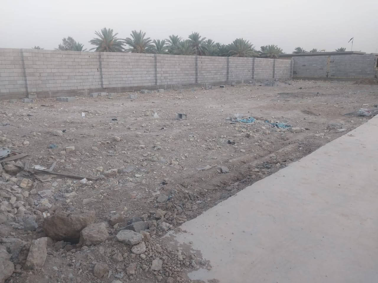 يا الله سلام عليكم بيت مساحته 1000م للبيع او مراوس ابيت بلخماس الأولى او حواس  حسب القناعه 

الموقع الخماس الثانيه منطقه شريف الرضي مقابل معمل سوس بناء حديث يحتاجله ارضيه فقط 
مثل ما موضح بلصور 
للستفسار مراجعه مكتب الرحمن منطقه الخماس شارع الرسول محلات سليم خريبط او الاتصال📞👇
ابو مؤمل
***********
ابو رسول 
***********
