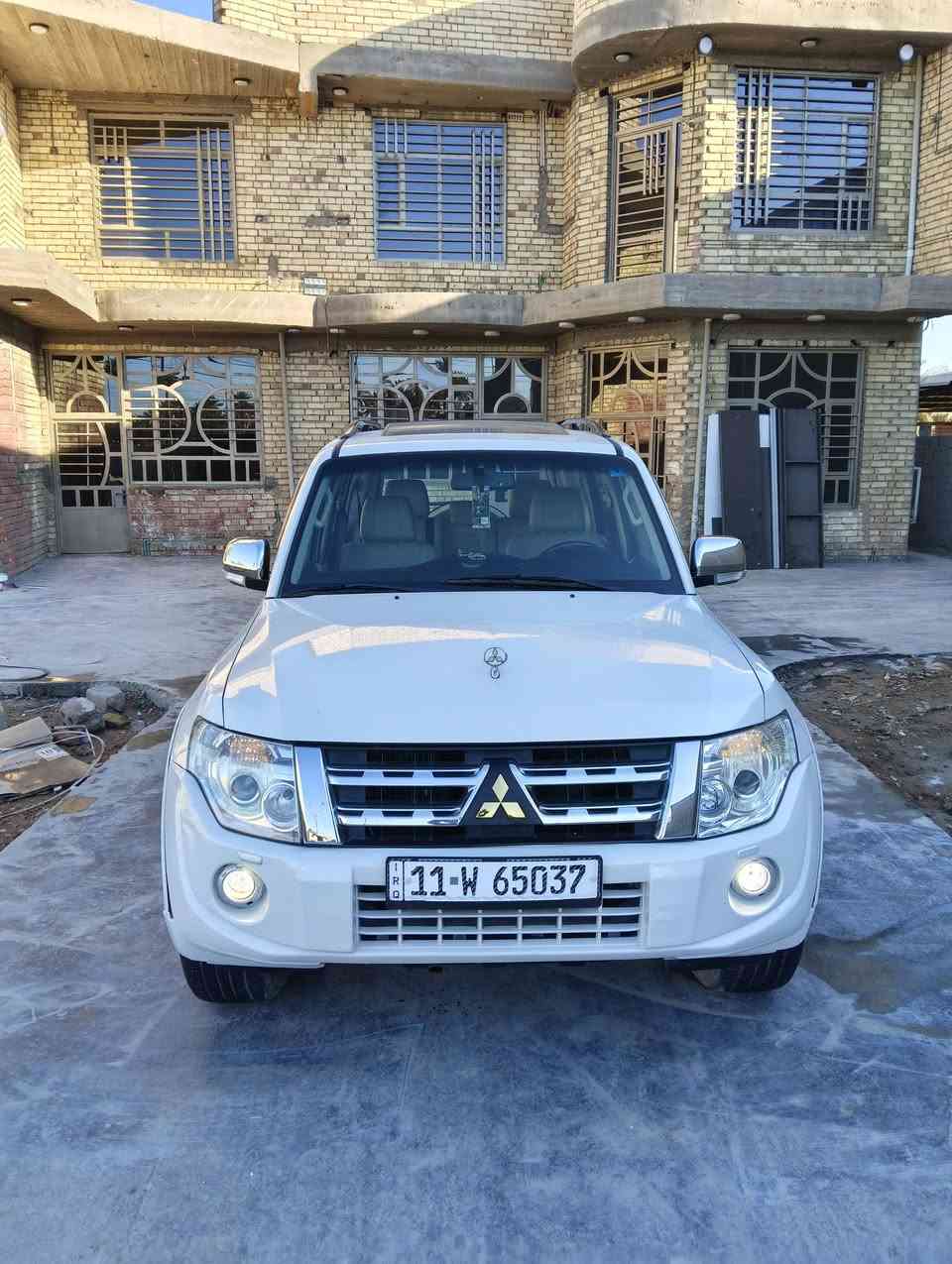 السلام عليكم للاستفسار *********** للبيع باجيرو 2014 حبتور فول موصفات معروفه موصفات الحبتور رقم بغداد باسمي مكفوله من الضربة والصبغ بيها بارد فقط بجاملغ الامامي كير مكينه حداديه كله جديد
