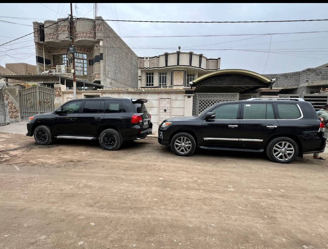 ​🏠 بيت ملك صرف للبيع – بمواصفات VIP وأثاث كامل 🏠
الموقع المميز:

📍 الأنبار - الفلوجة / التأميم الثانية

📍 الشارع: شارع دهام المهنى (على شارع بعرض 12 متر نافذ على شوارع 40 و 60 متر).

📍 الخدمات: كامل الخدمات (ماء، مجاري، كهرباء). الشارع ضمن المقاطعة الثانية المشمولة بالتبليط (بعد إكمال المقاطعة الأولى).

​📐 المساحة والتصميم الداخلي

​المساحة الإجمالية: 450 متر مربع.

​عدد الغرف: 6 غرف نوم كلها نظام ماستر (2 في الطابق الأرضي + 4 في الطابق العلوي).

​الملحقات الخارجية: مضيف فخم + استقبال تابع للمضيف + مجمع صحيات خارجي يخدم الكراج والمضيف.

​الحديقة والكراج: حديقة واسعة تحتوي على جلسة عربية مميزة + كراج سيارات كبير يتسع لـ 3 سيارات كبيرة.

​✨ التشطيبات والديكور (درجة أولى)

​الأرضيات: مرمر فاخر للبيت من الداخل، والكراج مغطى بالكاشي عالي الجودة.

​الأسقف: نقوش وديكورات حديثة (جبس بورد) مع ثريات فخمة راكبة بالكامل.

​🛋️ الأثاث والمحتويات (البيع يشمل الأثاث بالكامل)

​البيت يباع مع أثاثه بالكامل وجاهز للسكن فوراً، ويضم:

​أجهزة التبريد (السبالت والمكيفات) لجميع الغرف والصالات.

​ديوان فخم للمضيف.

​تخم قنفات الصالة.

​الكاونترات الجاهزة.

​بقية أثاث البيت المتكامل.

​📞 للاستفسار والتواصل

​للمزيد من المعلومات أو لتنسيق موعد للمعاينة، يرجى الاتصال على الرقم:

📱 ***********
