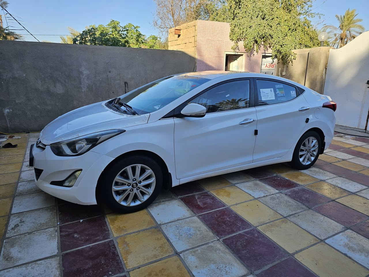 السلام عليكم  رمضان كريم
النتره موديل 2016  وينه يدور جديد 
كفاله عامه شبر صبغ بل دوسه وباقي كفاله
مكينه كير حداديه تخم تاير جاهزه على الخير
فول مواصفات ما عده بصمه 
مكان سياره ناصريه سعر 135
  الاتصال على رقم ***********
