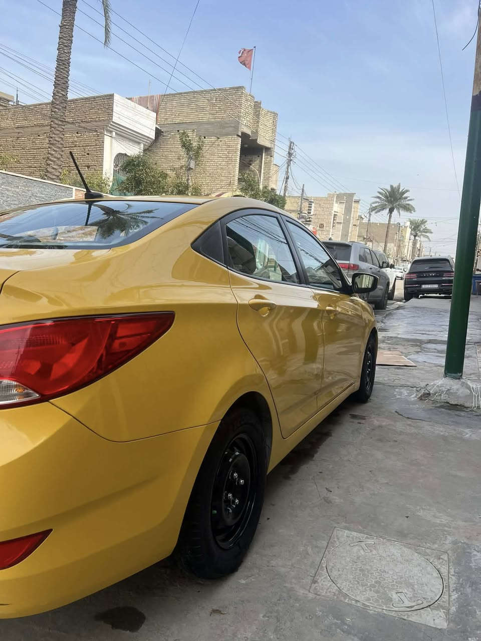 هونداي اكسنت ٢٠١٥ سياره جديده وكامله ع وضعهه سياره كفاله عامه  تخم تاير مكينه كير دوشمه كلشي بيهه جديد ماشيه ٩٨ رقم بغداد سنويه باسمي مصفره نقابه سياره كلشي بيه كامل وجديد***********
