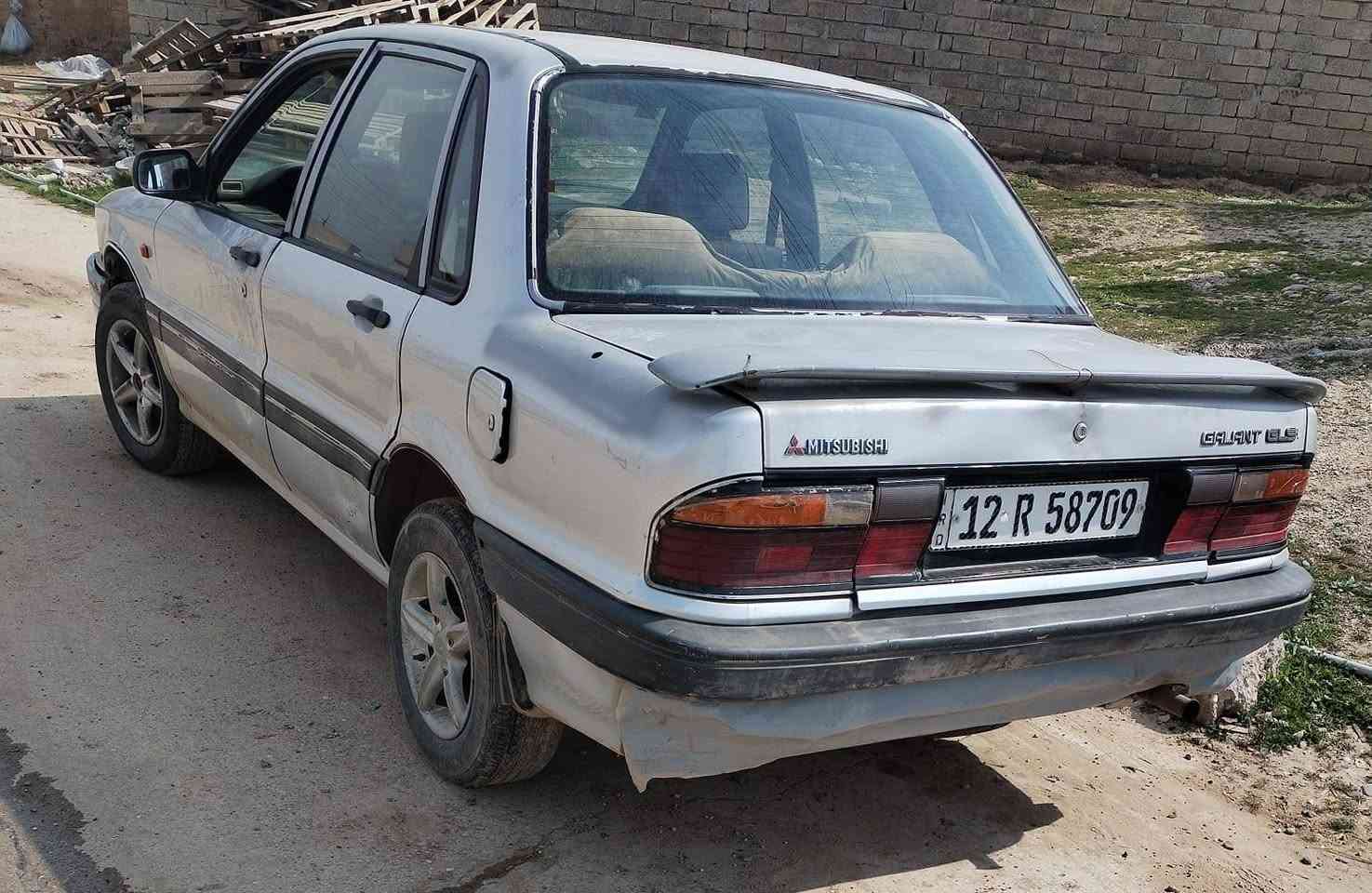 سلام عليكم سياره مستبوشي موديل 89  للبيع ما بيه اي ضرر محرك بي صرف الكير شرط  طخم تواير جديد باتري جديد رقم مسطرة كابون بانزين سنوية جديدة هزة جديدة   سعر  30 وبيها مجال قليل الي يريدها يتفضل خاص او يتصل بالرقم    ***********
