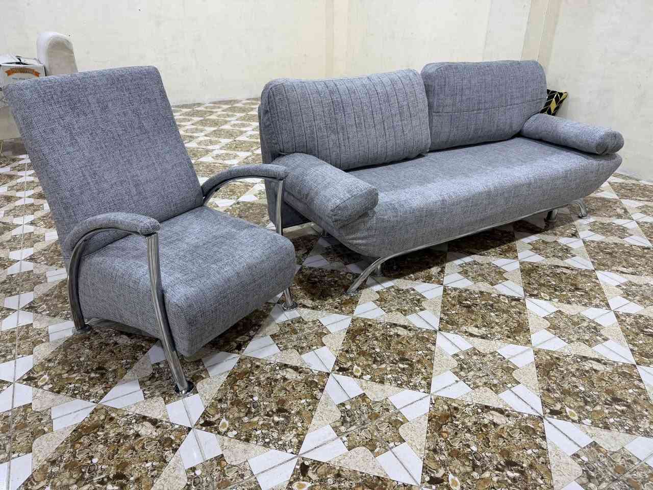 ئةم تاقمة 8نةفرييةبؤفرؤشتن 
توركية ئةكريت بةسيستةمو
ژيري مةخزةنة لؤكة
ژم***********
شوين كةلار
