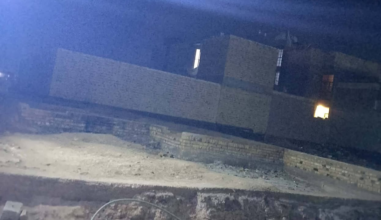 قطع البيع سند (25).  (200) متر
خدمات كامله.    (مي)    (مجاري)    كهرباء

قرب مدرسة البشير خط مولده.    تقيه (3) 

واتساب ***********.    سعر (38) وبيه مجال قليل

***********.  (10) في (20)
