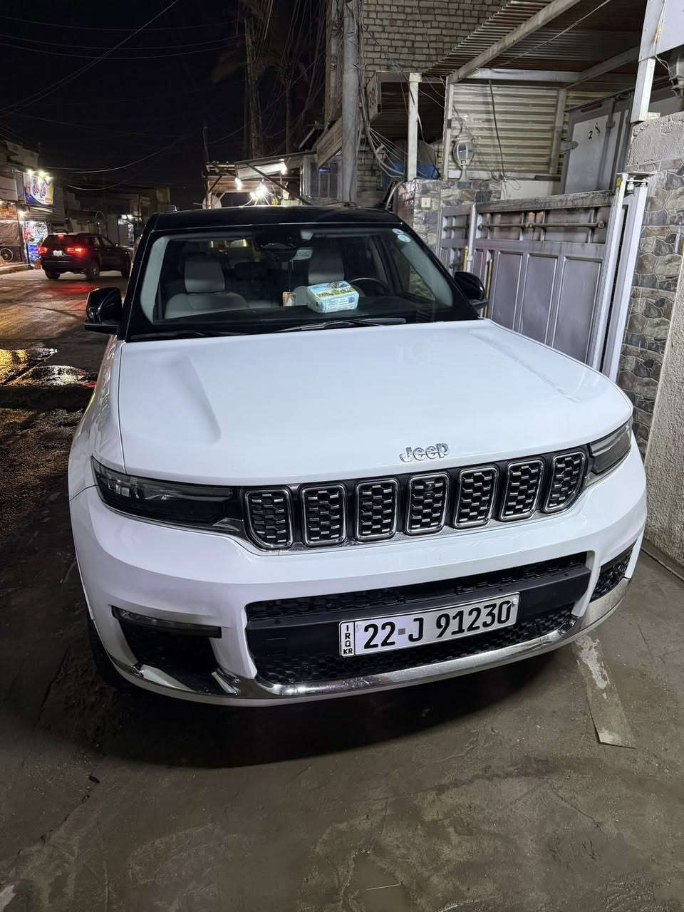 سلام عليكم جيب مديل ٢٢ وارد امريكي فول فول موصفات سياره سومتت سياره جديده ماشيه ٦٣ كيلوو بسمي سنويه بكاني بغداد الدوره *********** لبيع او مروس حسب القناعه
