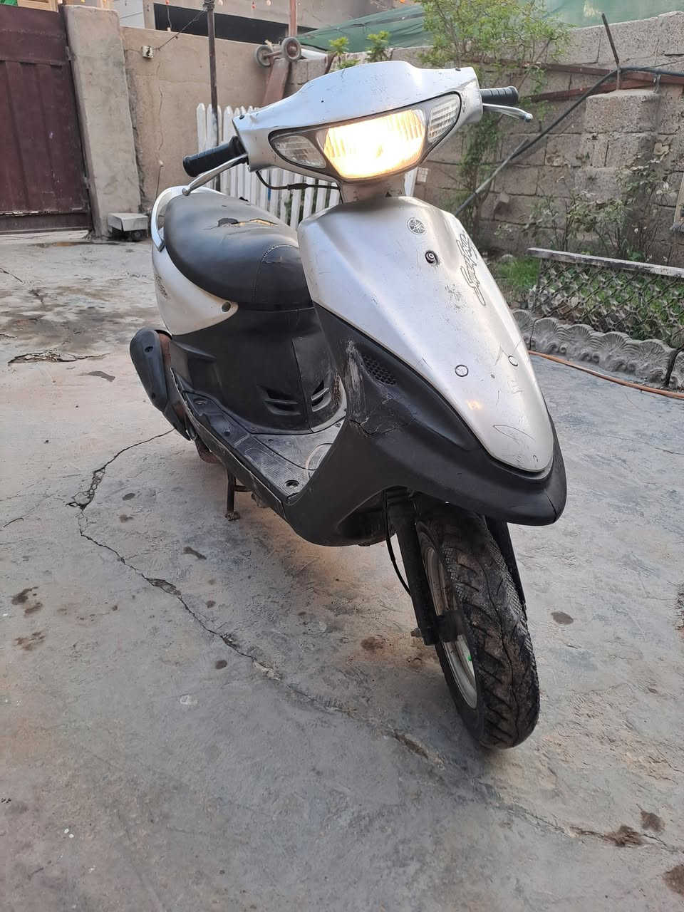 السلام عليكم دراجه قجمه جديده بلاديه تاركه صارله شهرين شغاله مابيه شي مكينه بلديه  بغداد الامين السعر ٤٥٠ وبيه مجال الشراي ***********
