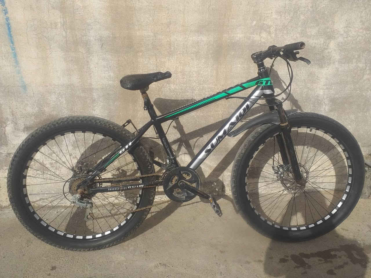 السلام عليكم
بايسكل للبيع 
صناعة تركي 
حجم26
تايرات دبل 
كير الامامي شغال 
كير الخلفي معرف شبي ما يبدل
السعر 50
للاستفسار الاتصال على الرقم: ***********
