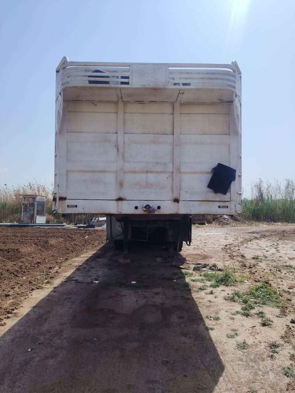 البيع عربانه حداديه طول12ونص تخم تاير ثلاجه مطبخ ***********
