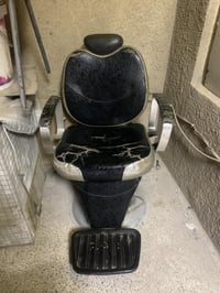 كرسي حلاقه جك شغال يصعد وينزل السعر 75 وبي مجال بغداد مدينة الصدر 0772...