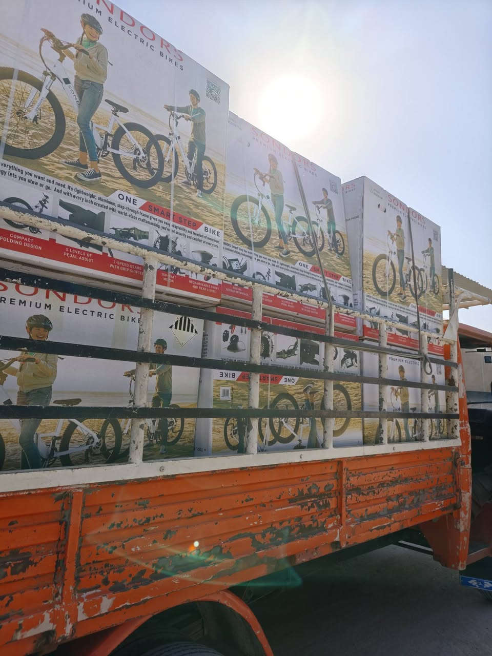 تم بعون الله وصول حاويه من دراجات السوندورس الأمريكيه الأصلي وكاله دراجه فول مواصفات معروف مع الظمان حجم 27/5 جبلي اطار ضخم دبابه سرعته 40 تقطع مسافه 60 كيلو متر بالشحنه بطاريه ليثيوم اصلي عمر البطاريق الافتراضي 5 سنوات سكليتر ومساعد شحن بالكارتون  متوفر توصيل لكل المحافضات عنوان المحل بغداد حي القاهرة سوق الصليخ أي استفسار هاذا رقمي *********** 🌺🌺🌺 سعر الوكاله 18 ورقه 
اني ابيع 625 الف تحياتي للجميع
